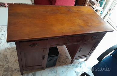 Scrivania in legno vintage 