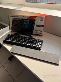 Tastiera Steelseries APEX PRO Oled Smart Display.