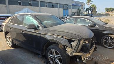 Audi Q5 S line  incidentata