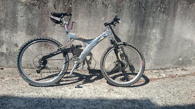 bicicletta mountain bike 