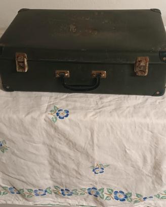 valigia di cartone vintage