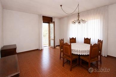 Appartamento di 159 m² con 4 locali e box auto a C