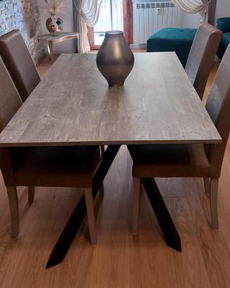TAVOLO SALOTTO E 4 SEDIE - 500€