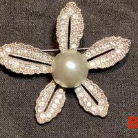 Spilla fiocco di neve vintage con perla e strass