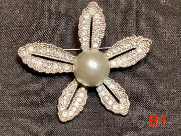 Spilla fiocco di neve vintage con perla e strass