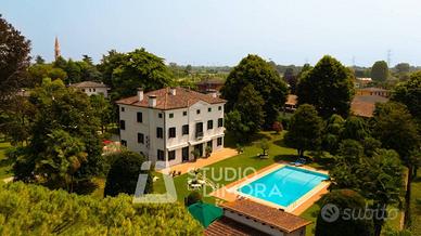 Villa di 947 m² con più di 5 locali e box auto dop