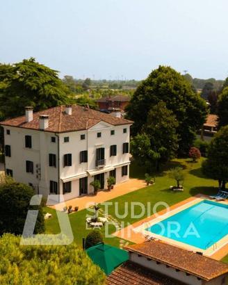Villa di 947 m² con più di 5 locali e box auto dop
