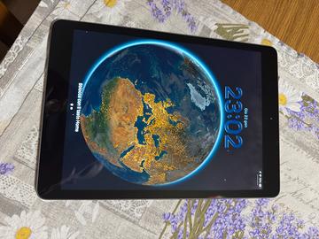 Ipad 8 generazione - 128 gb - grigio Siderale