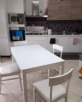 Tavolo da cucina+Parete attrezzata