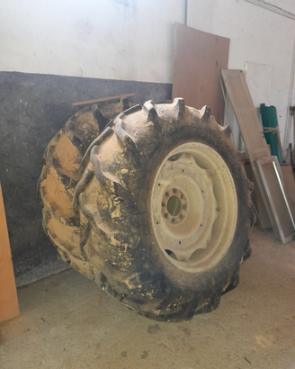 Gomme trattore con cerchi