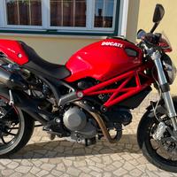 Ducati Monster 796