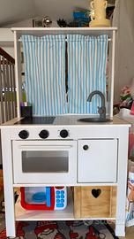 Cucina giocattolo