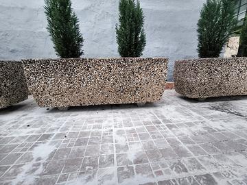tre Vasi in cemento