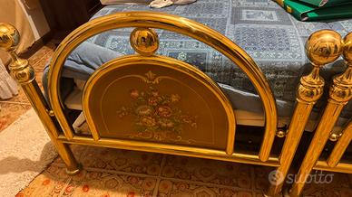 Lettini in ottone vintage con decoro