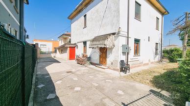 VILLA SINGOLA A BORGO VIRGILIO