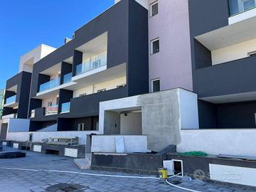 Appartamento di 90 m² con 3 locali e box auto a Na