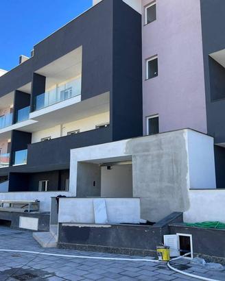 Appartamento di 90 m² con 3 locali e box auto a Na