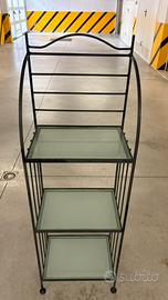 Etagere in ferro con piani in vetro
