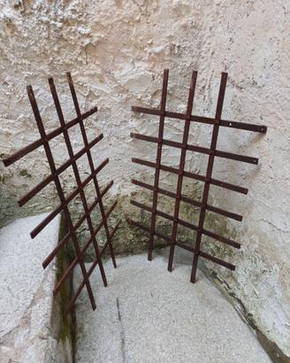 Nr. 2 antiche grate Inferriate ferro battuto