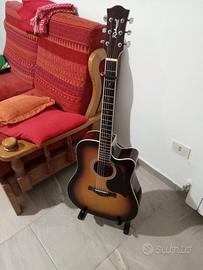 Chitarra acustica elettrificata