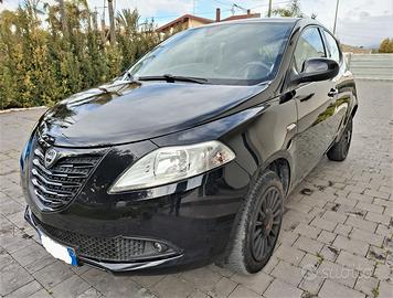 Lancia Ypsilon 0.9 TwinAir 85 CV Benzina/Metano -