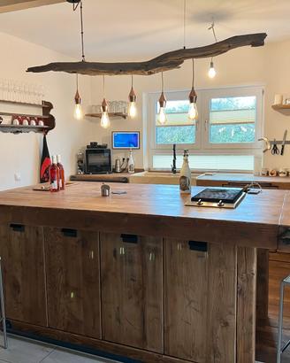 Cucina legno massello su misura. Banco falegname