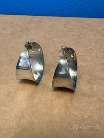 Orecchini a cerchio in argento, senza punzone