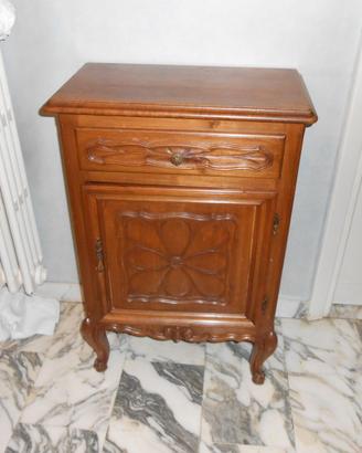 Tavolino in noce stile barocco