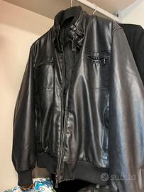 Giubitto in pelle nera meso due vorte come nuovo