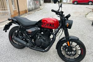 moto da turismo splendida e maneggevole seminuova