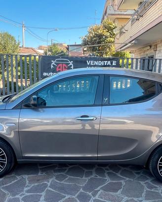 Lancia Ypsilon 1.2 69 CV 5 porte S&S Platinum