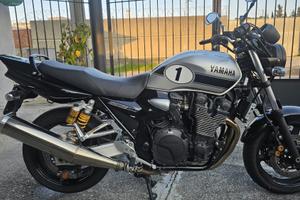 YAMAHA XJR 1300