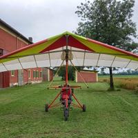 deltaplano a motore