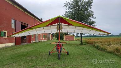 deltaplano a motore