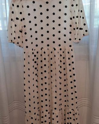 Vestito midi bianco con pois neri di Stradivarius 