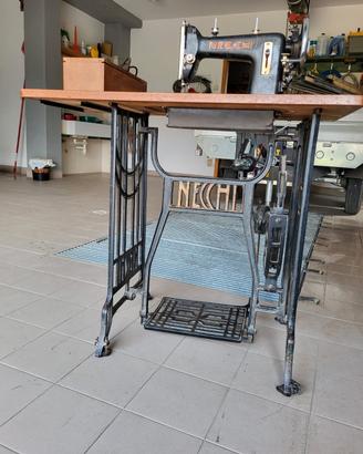 Macchina da cucire Necchi