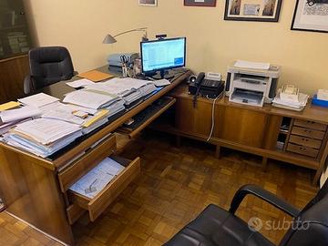 MOBILI UFFICIO - Scrivania direzionale e libreria