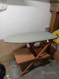 Asse da stiro con piastra in alluminio.