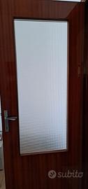 porte in legno con vetrata