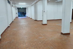 Locale commerciale magazzino deposito