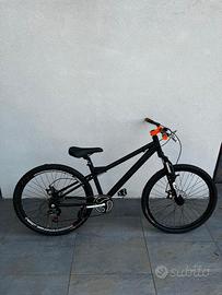 Bicicletta dirt jump 26"