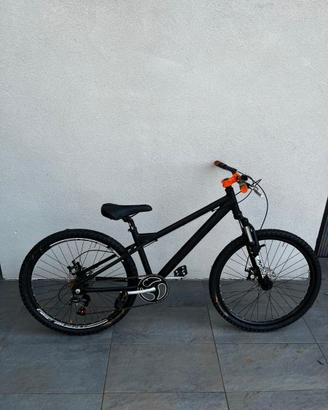 Bicicletta dirt jump 26"