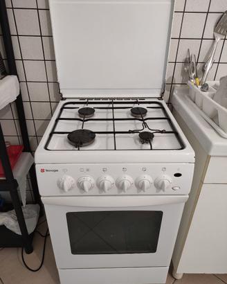 Cucina 4 fuochi a gas  .