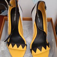 Sandali con tacco alto 