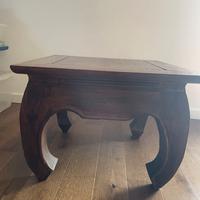 Tavolino in legno quadrato color noce