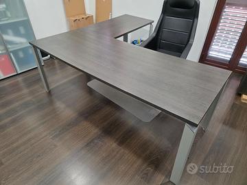 Tavolo da studio color wengè