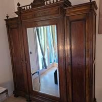 armadio in legno di noce antico con specchio in ot