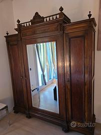 armadio in legno di noce antico con specchio in ot