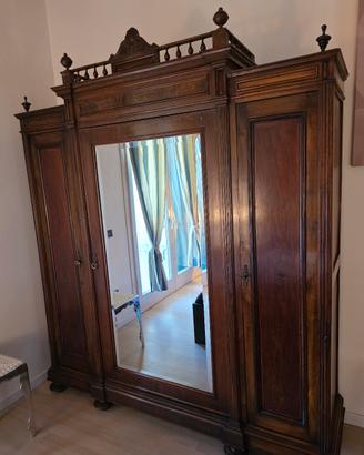 armadio in legno di noce antico con specchio in ot