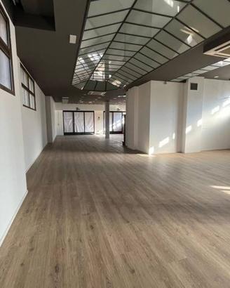 Immobile di 357 m² con 1 locale a Dozza